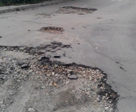 Велика яма у центрі